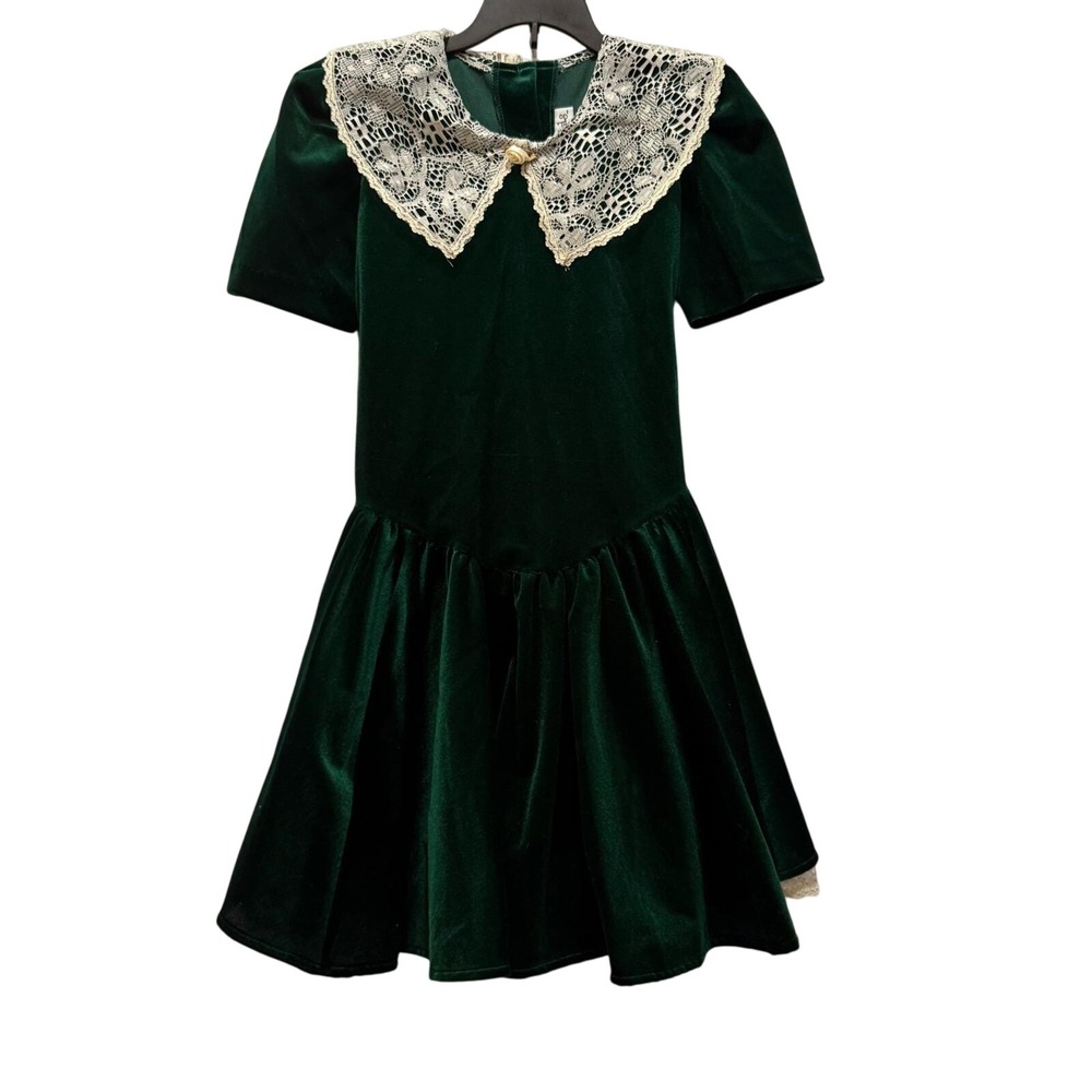 Elegant Green Velvet Kids Dress with Lace Collar